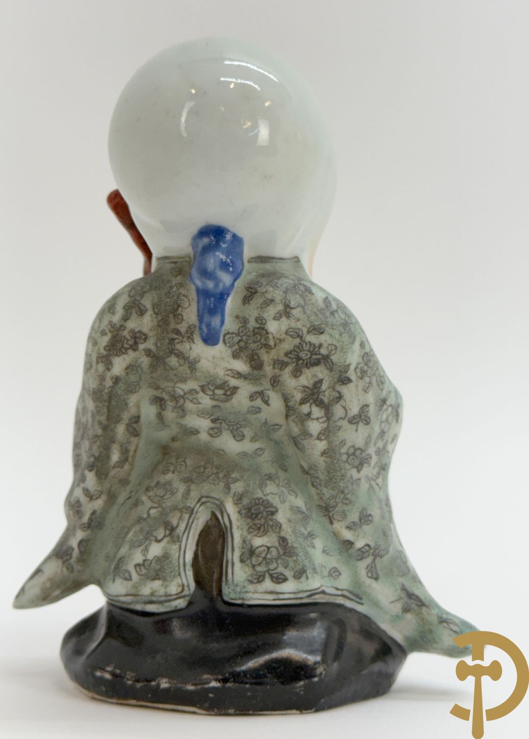 Vier Chinese porseleinen wijsgeren waarvan 1 gestempeld