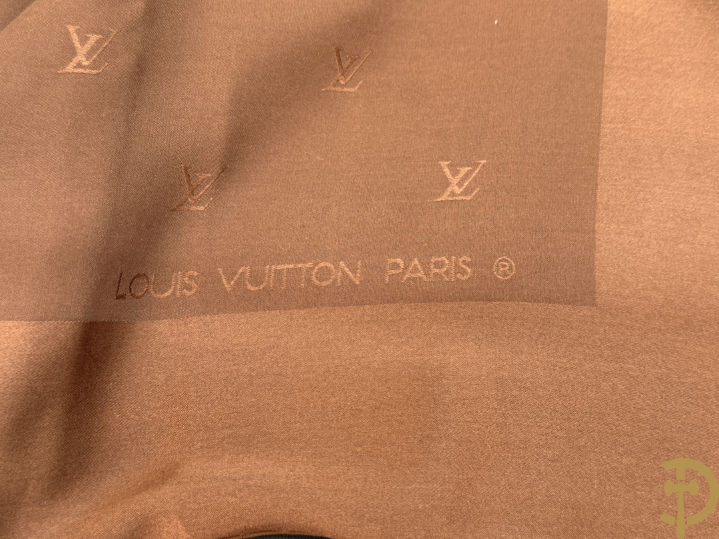 5 foulards Louis Vuitton (bruin, oranje, blauw en 2 zwarte)