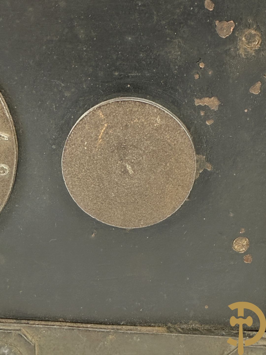 Gietijzeren brandkoffertje met 2 handvaten Incombustible Bauche à Gueux (Marnes) met sleutel