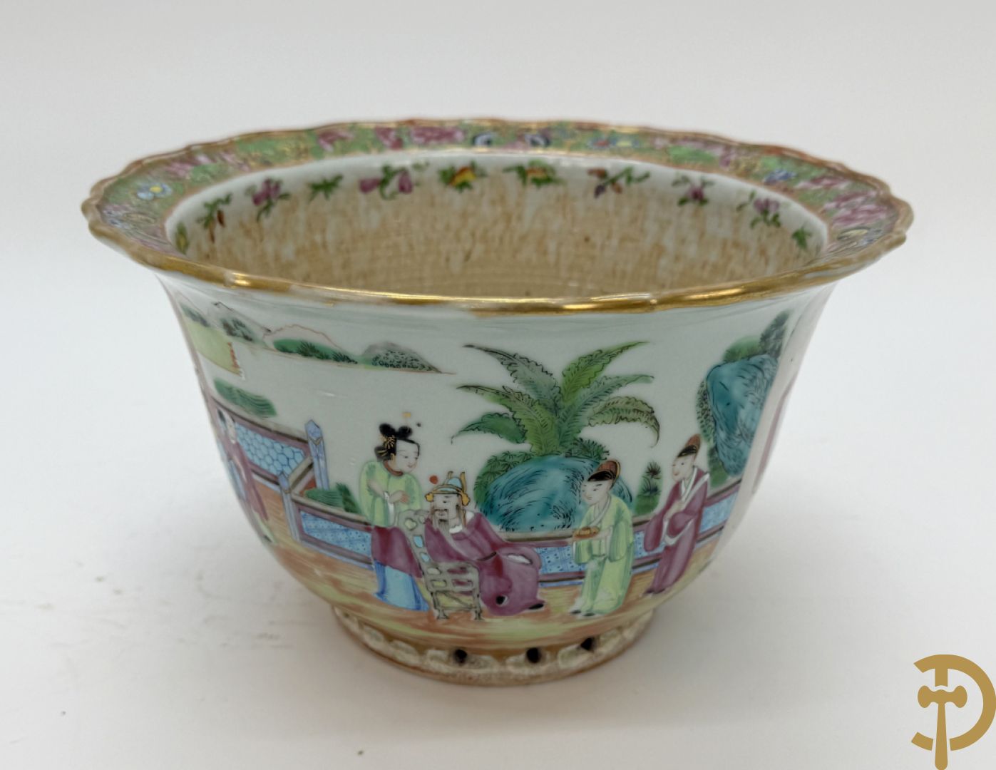 Paar Chinese porseleinen Kanton cachepots met geanimeerd decor