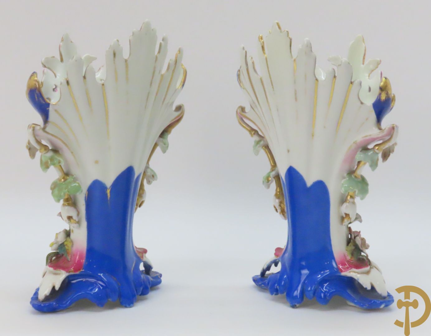 Paar Vieux Paris cornetvazen met rocailles, 19e