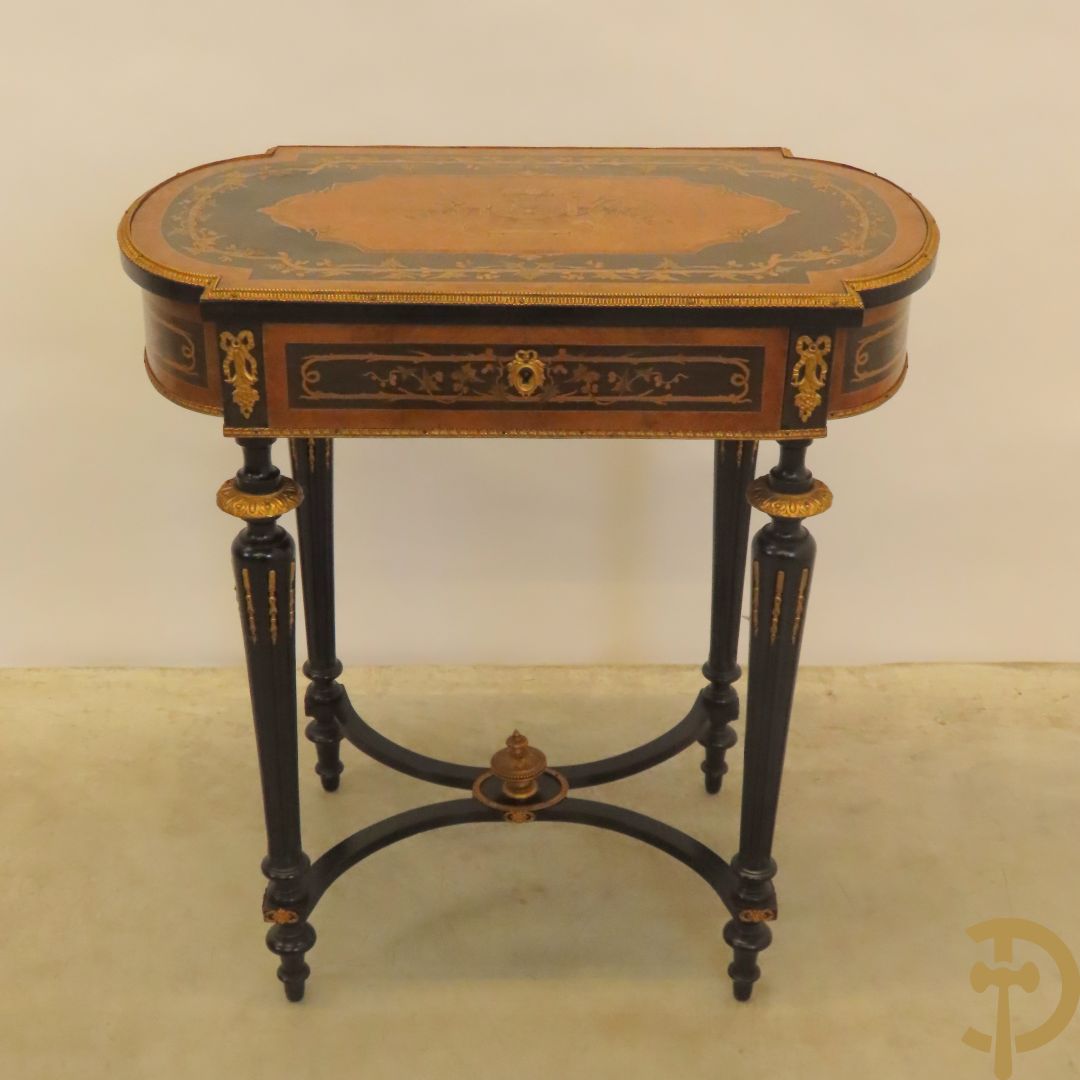 Napoleon III openklapbare opschiktafel/naaitafel met bloemenmarquetterie en amfoor in bovenblad, 19e