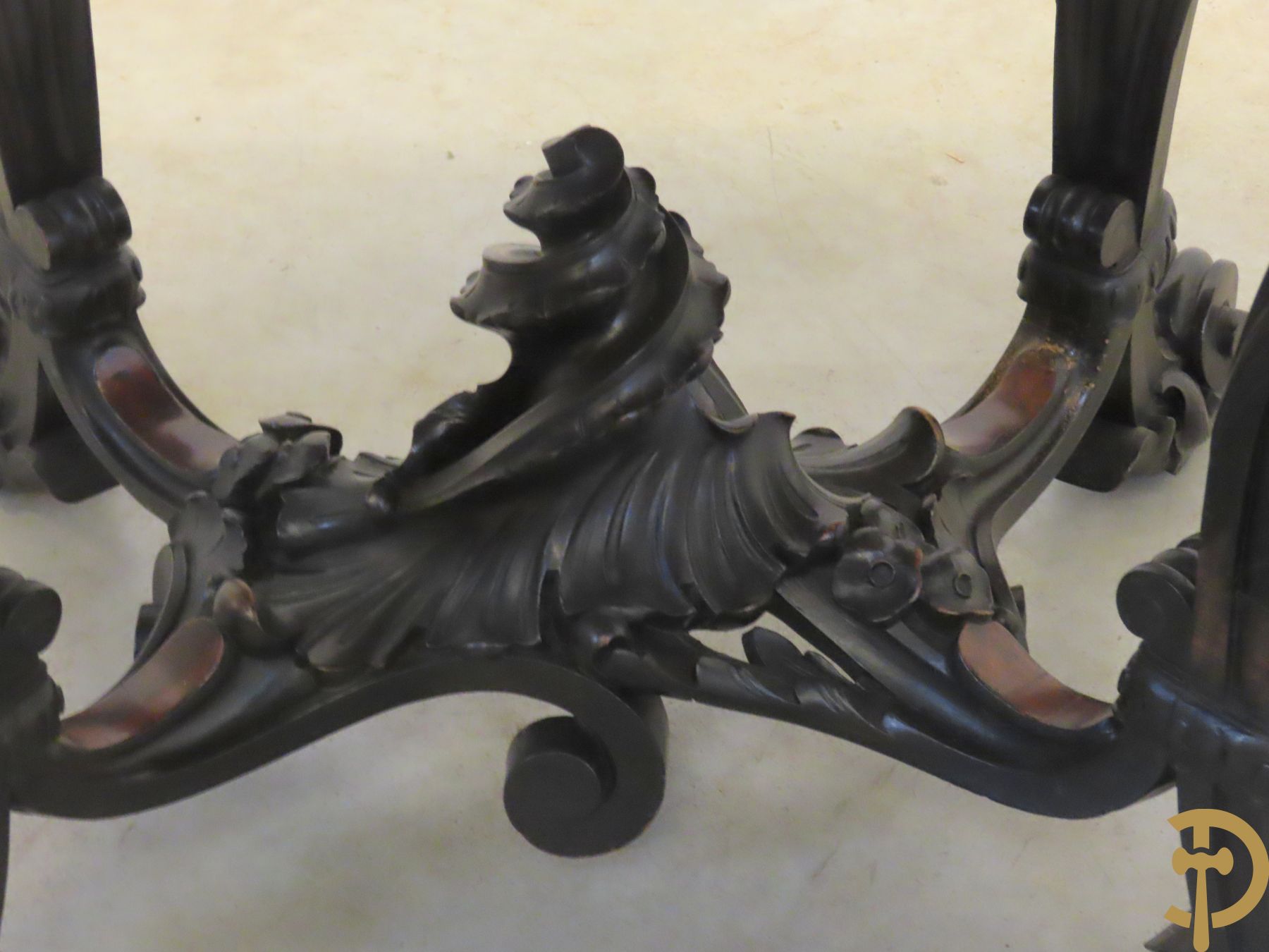 Napoleon III bijzettafel met gesculpteerde rocailles, 19e