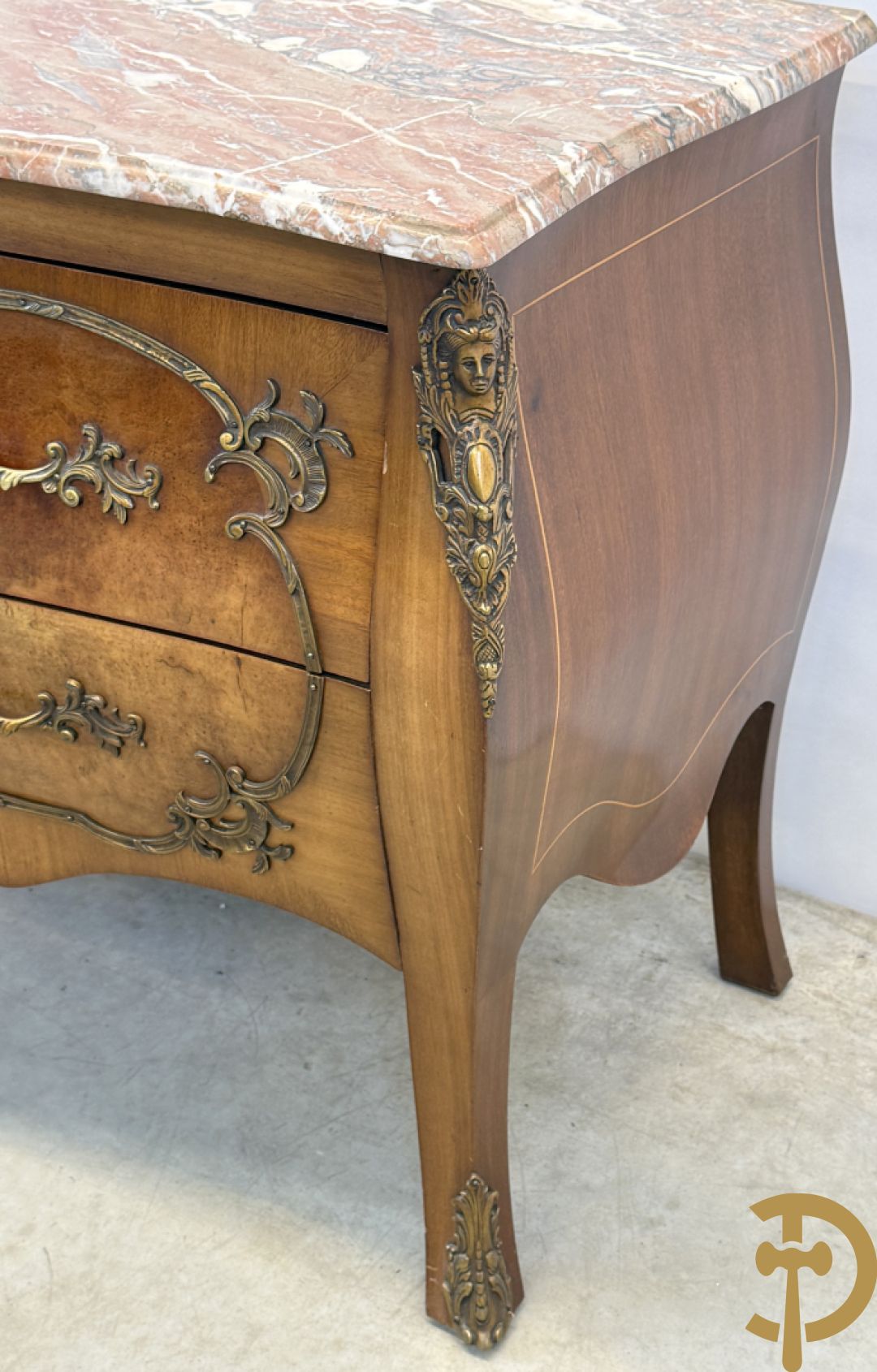Notelaren Louis XV tweeladencommode met bronsbeslag en marmeren blad
