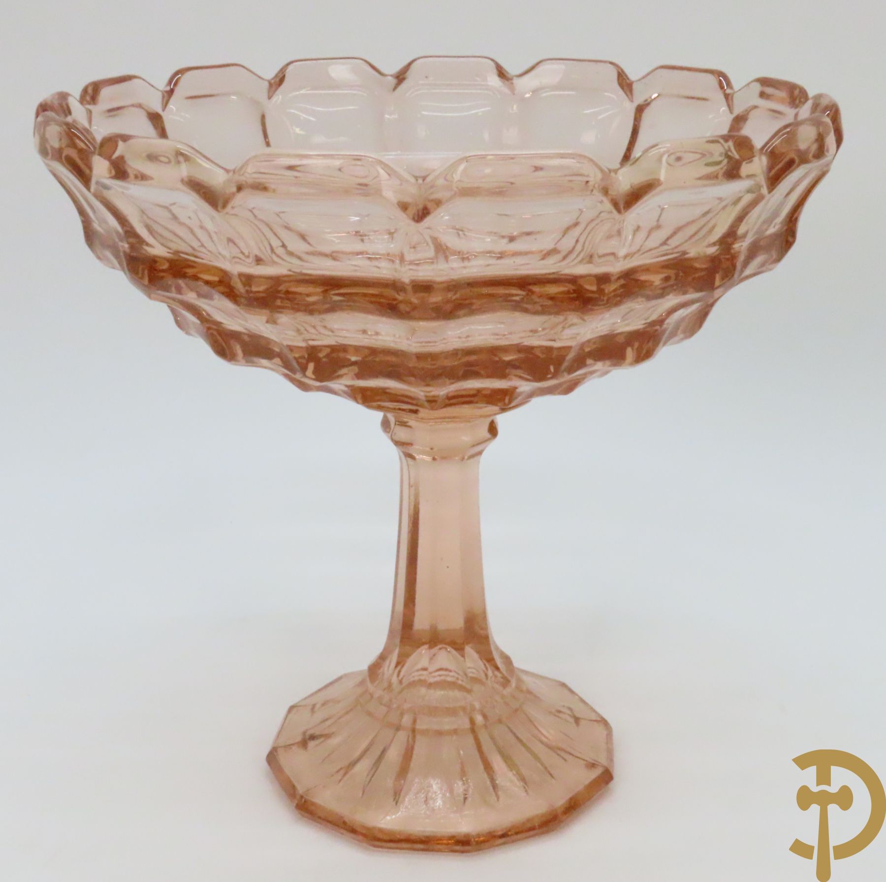 Vier coupes in gekleurd geperst Val-Saint-Lambert glaswerk + 3 coupes Scailmont