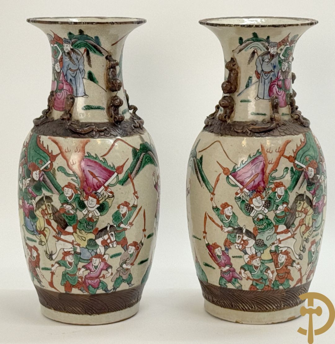 Paar Chinese Nankin vazen met krijgerdecor