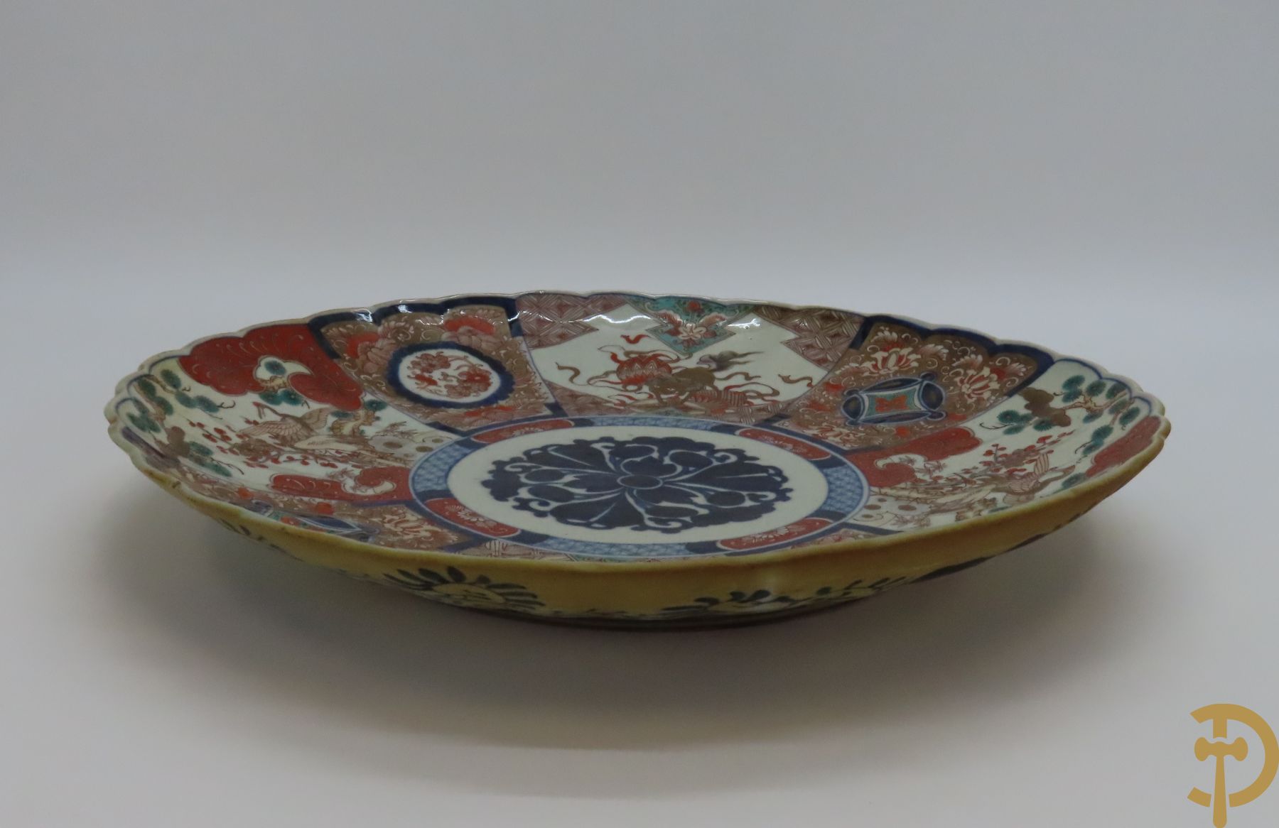 Grote porseleinen gelobde Japanse Imari schotel