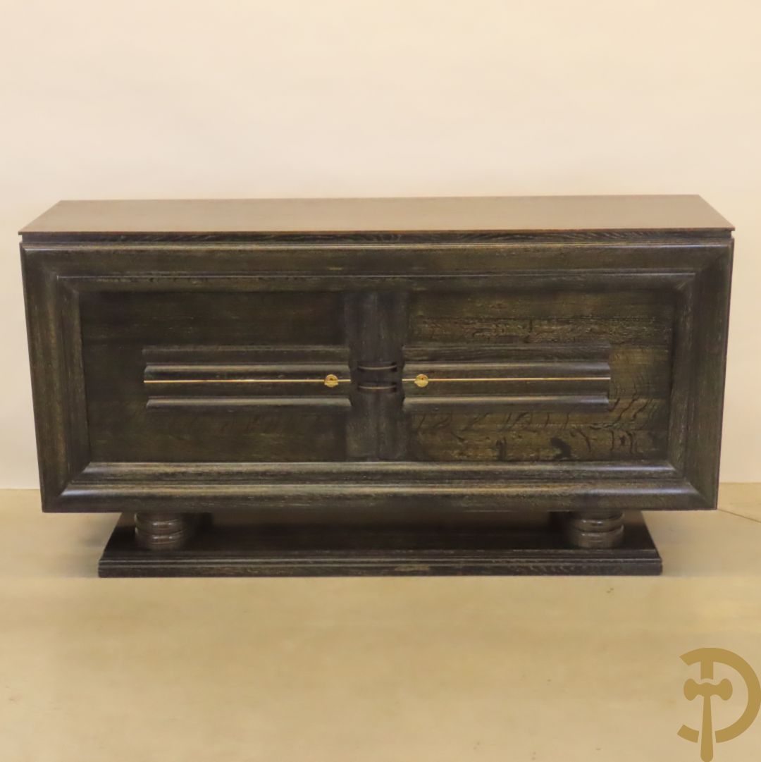 Art deco dressoir met 2 deuren en koperen baguette op sokkel