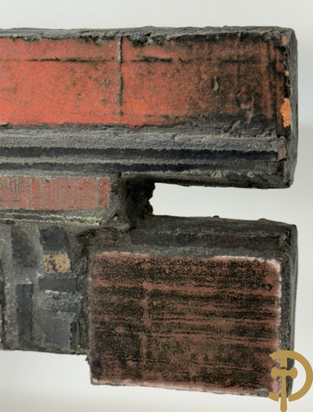 Muurplakkette met geometrische motieven in gekleurd keramiek, Pia Manu 1/3/63