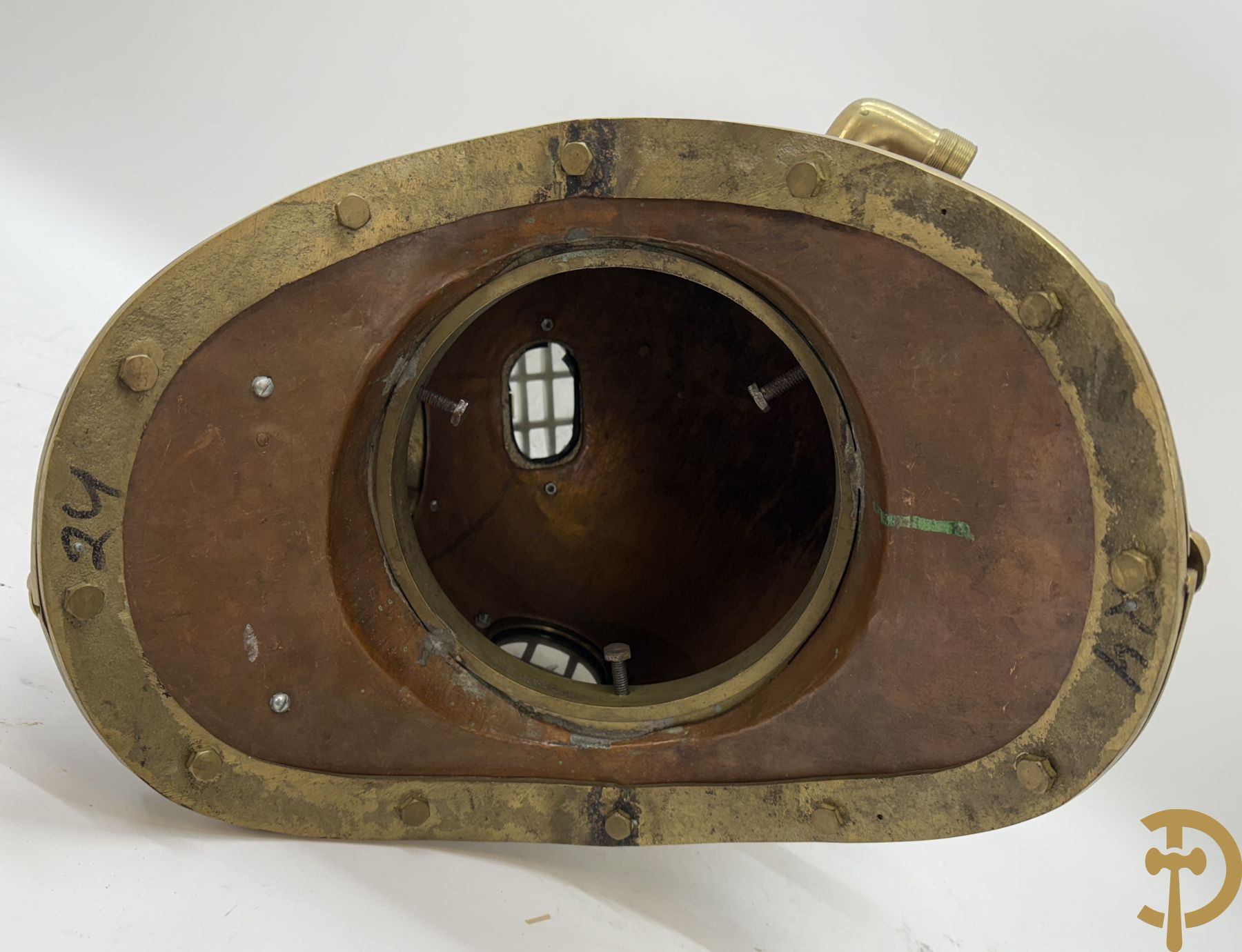 Koperen replica duikershelm