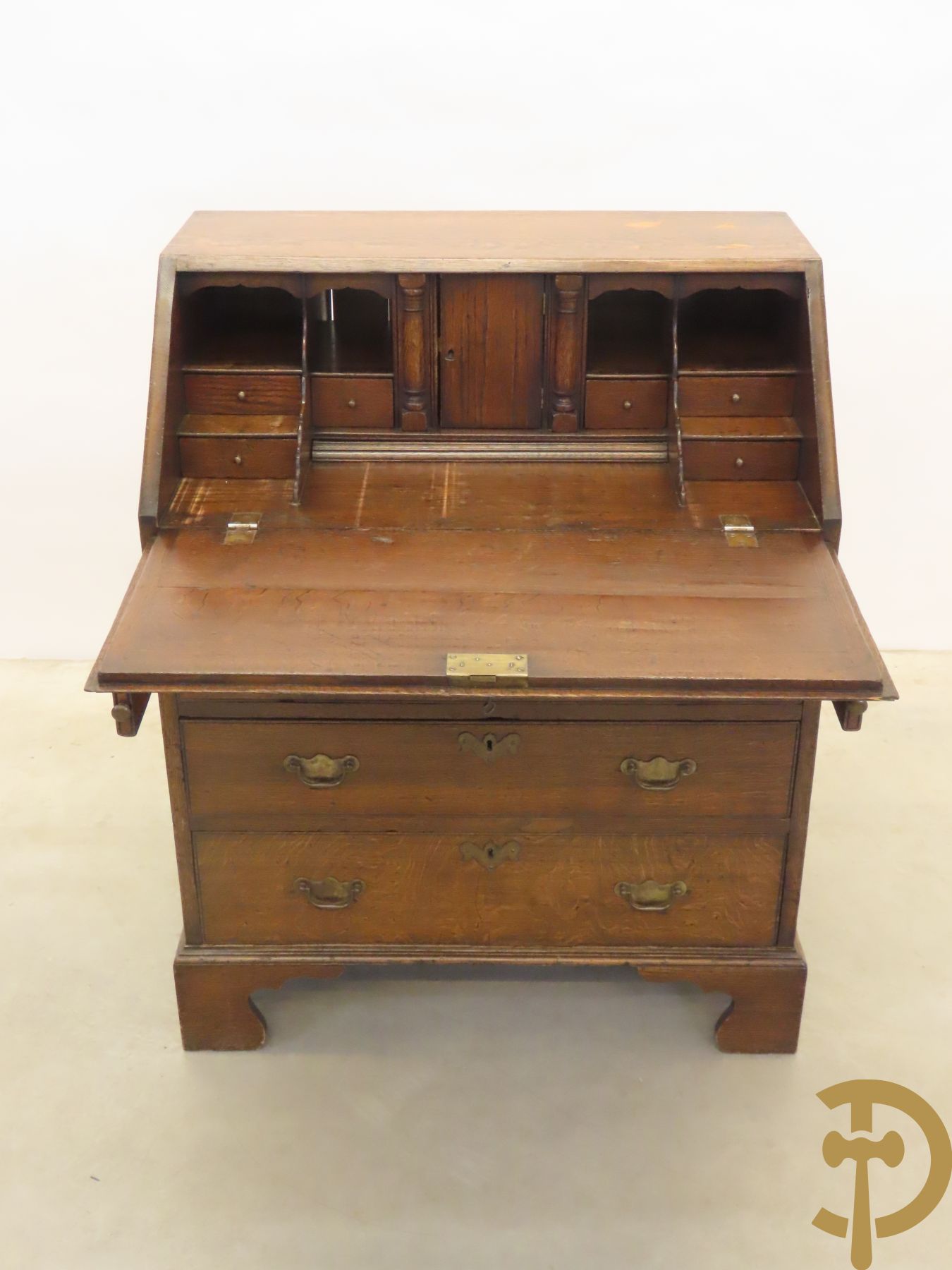 Massief eiken Engelse klapsecretaire met mooi interieur, schrijfblad en 6 lades