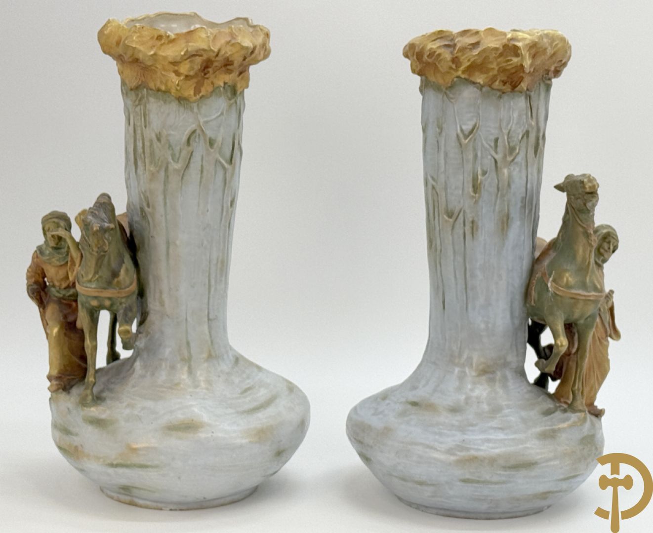 Paar Austria vazen bezet met orientaalse ruiters, nummer 4935