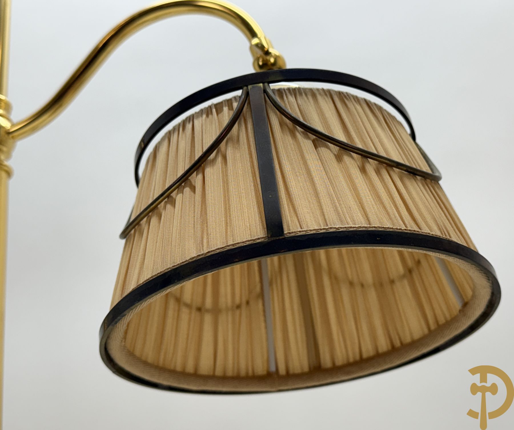 Drie lampadaires van beschilderd porselein, Mangani