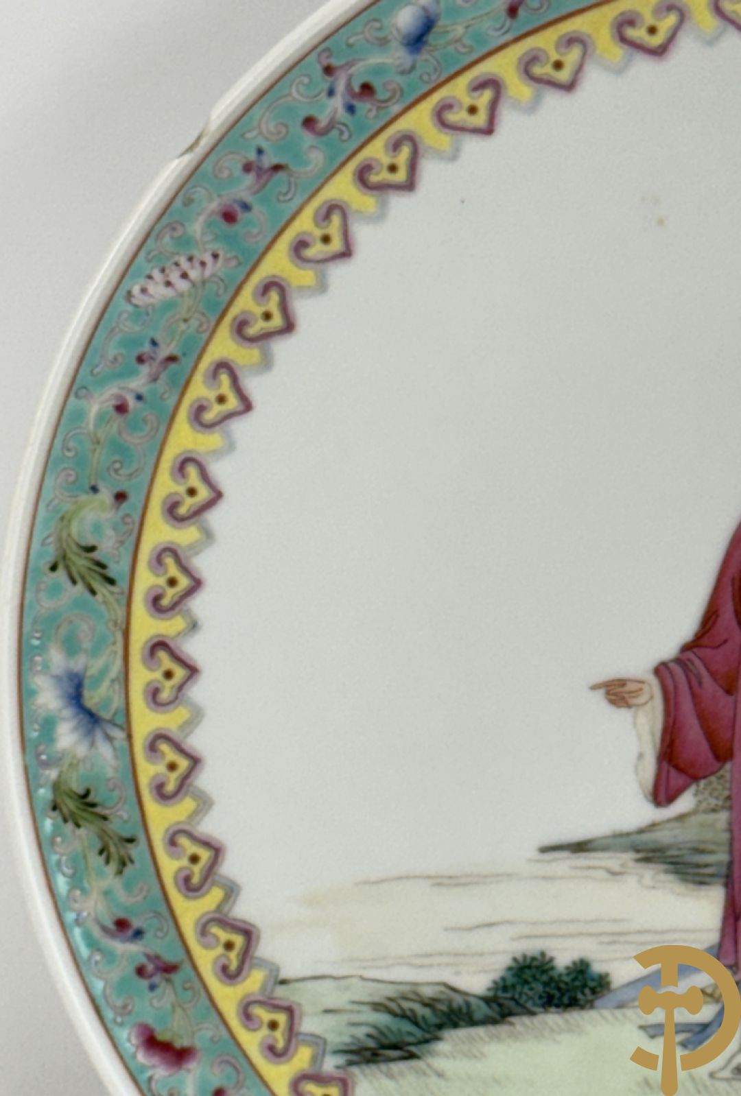 Paar porseleinen Chinese republieksbordjes met decor van dames in landschap