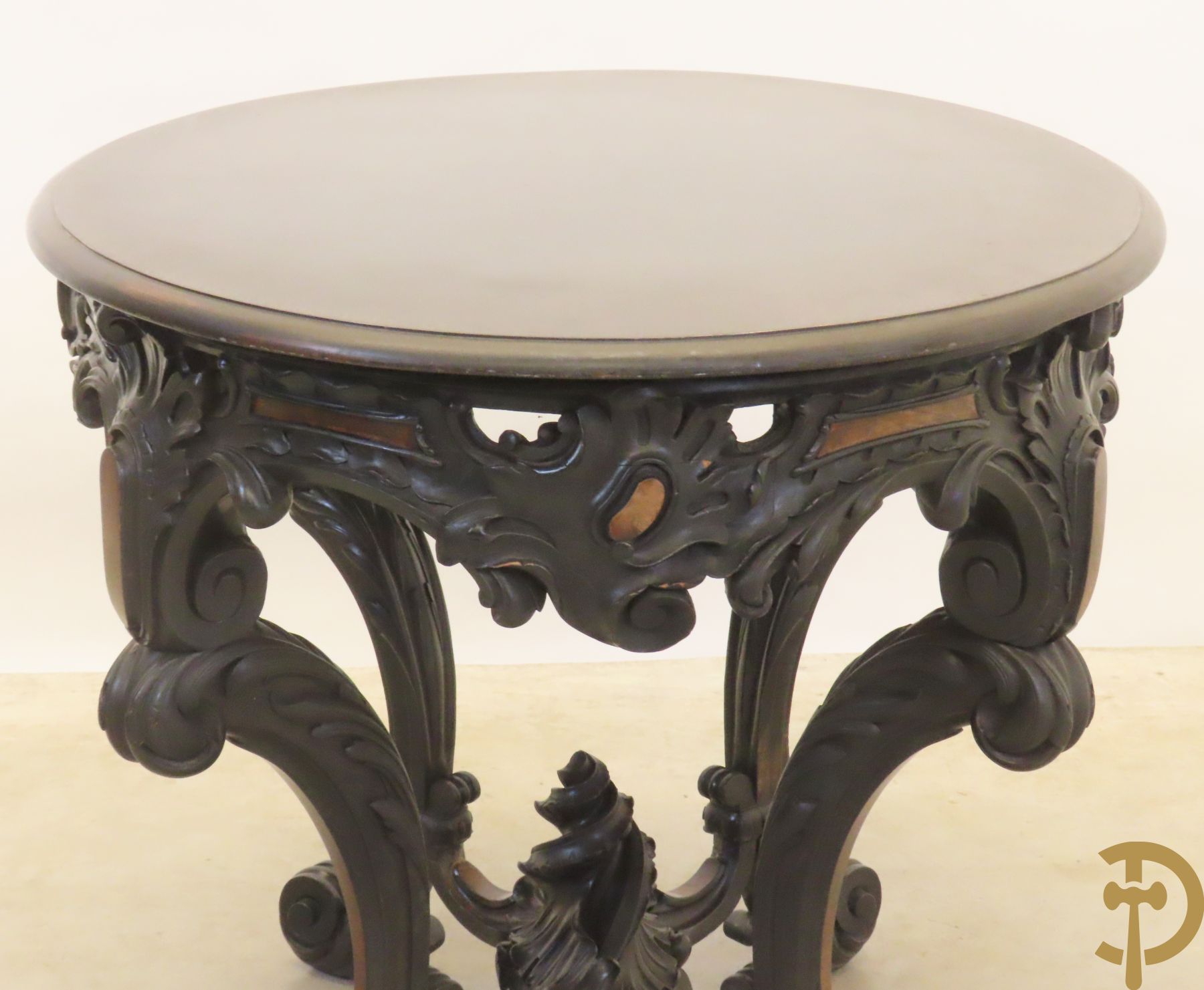 Napoleon III bijzettafel met gesculpteerde rocailles, 19e