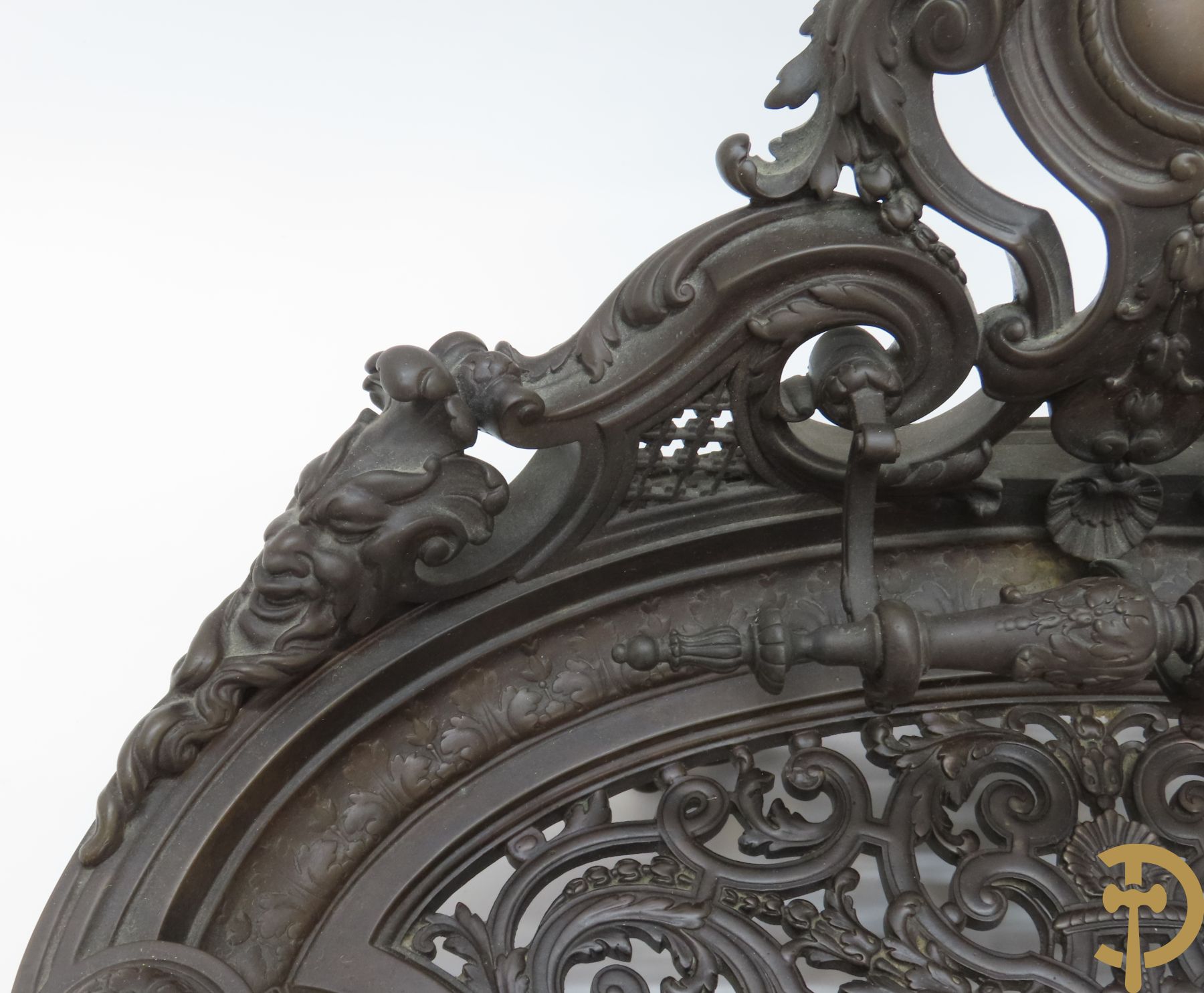 Bronzen Neo Renaissance inktstel met rocailles en bladmotieven