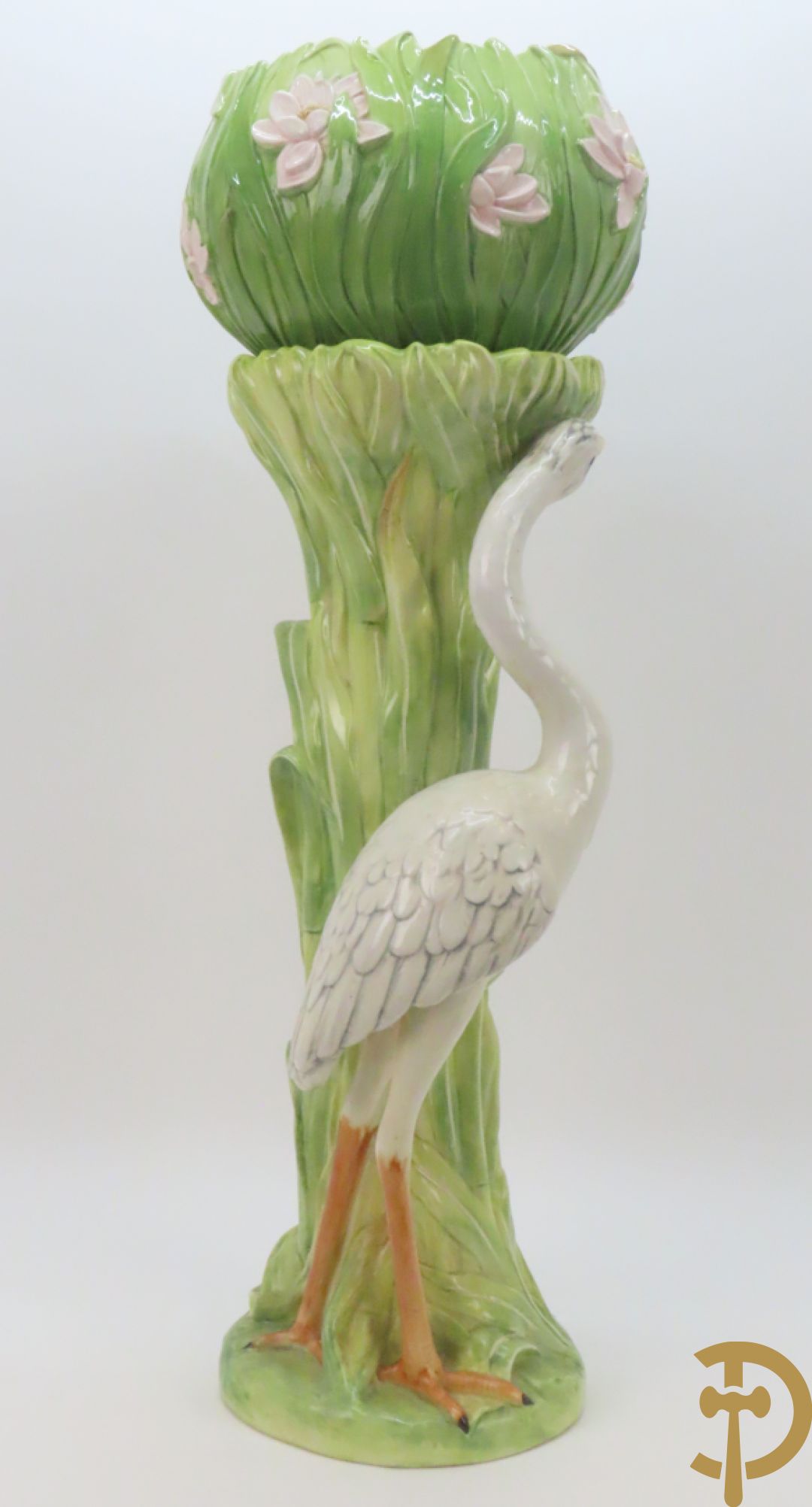 Keramieken zuil met ooievaar in het riet met cachepot erop, Italiaans, gemerkt