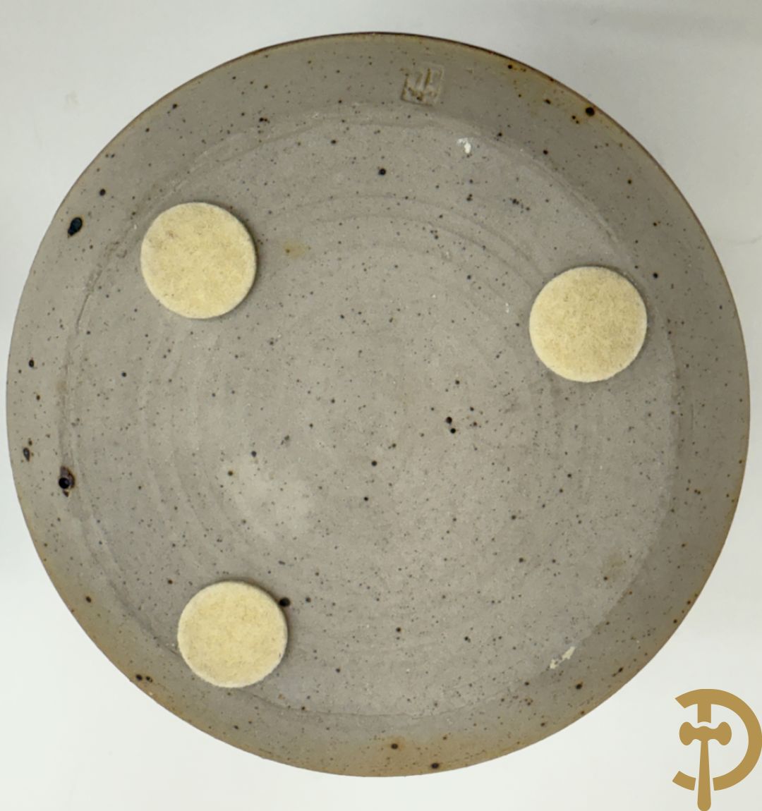 LEI HANNEN (van) onderaan gemerkt - Paar design dekselpotiches van geglazuurde keramiek