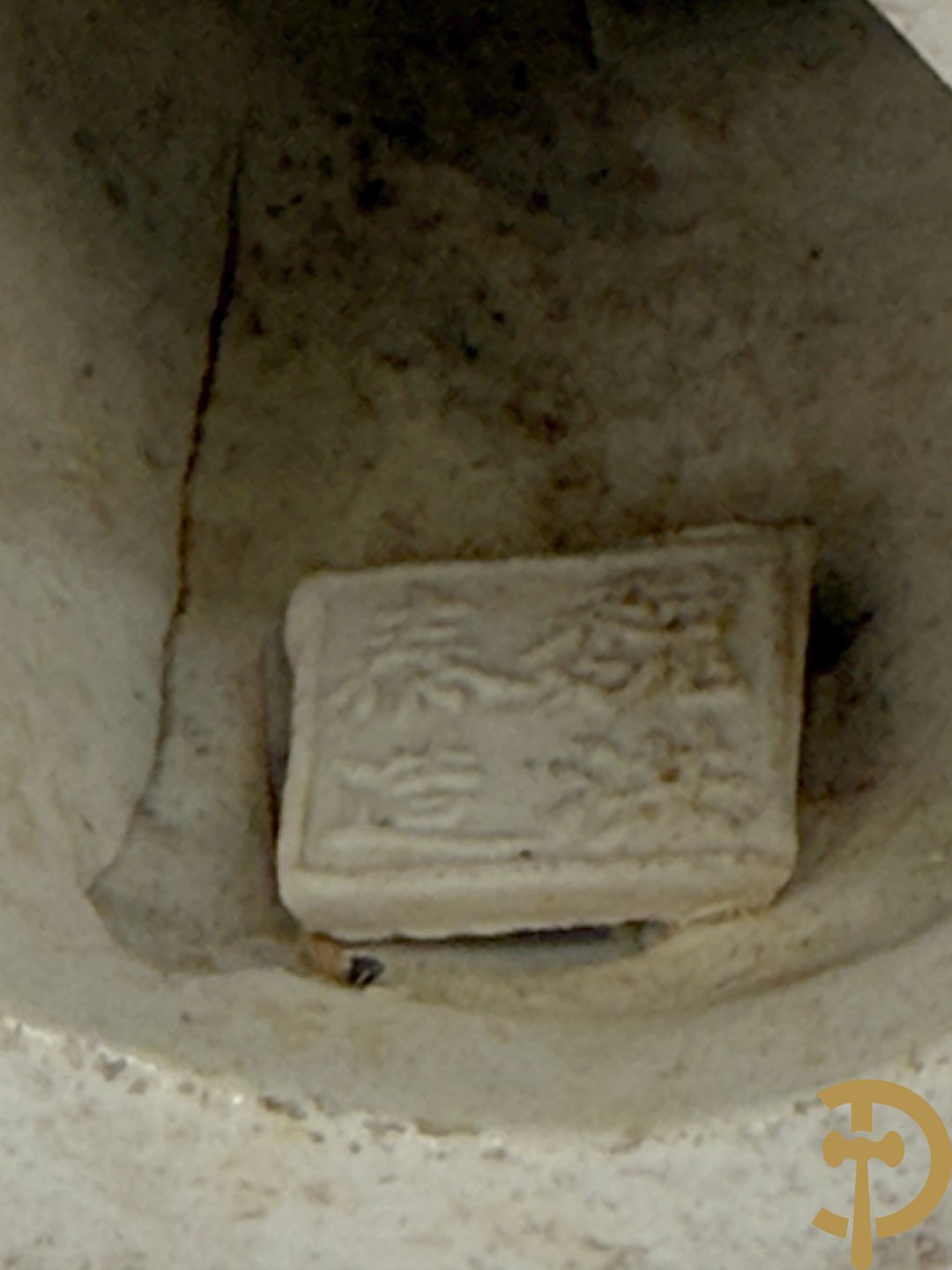 Vier Chinese porseleinen wijsgeren waarvan 1 gestempeld