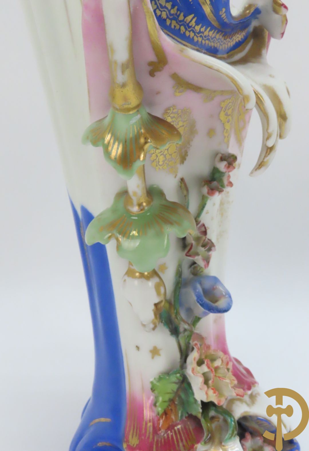 Paar Vieux Paris cornetvazen met rocailles, 19e