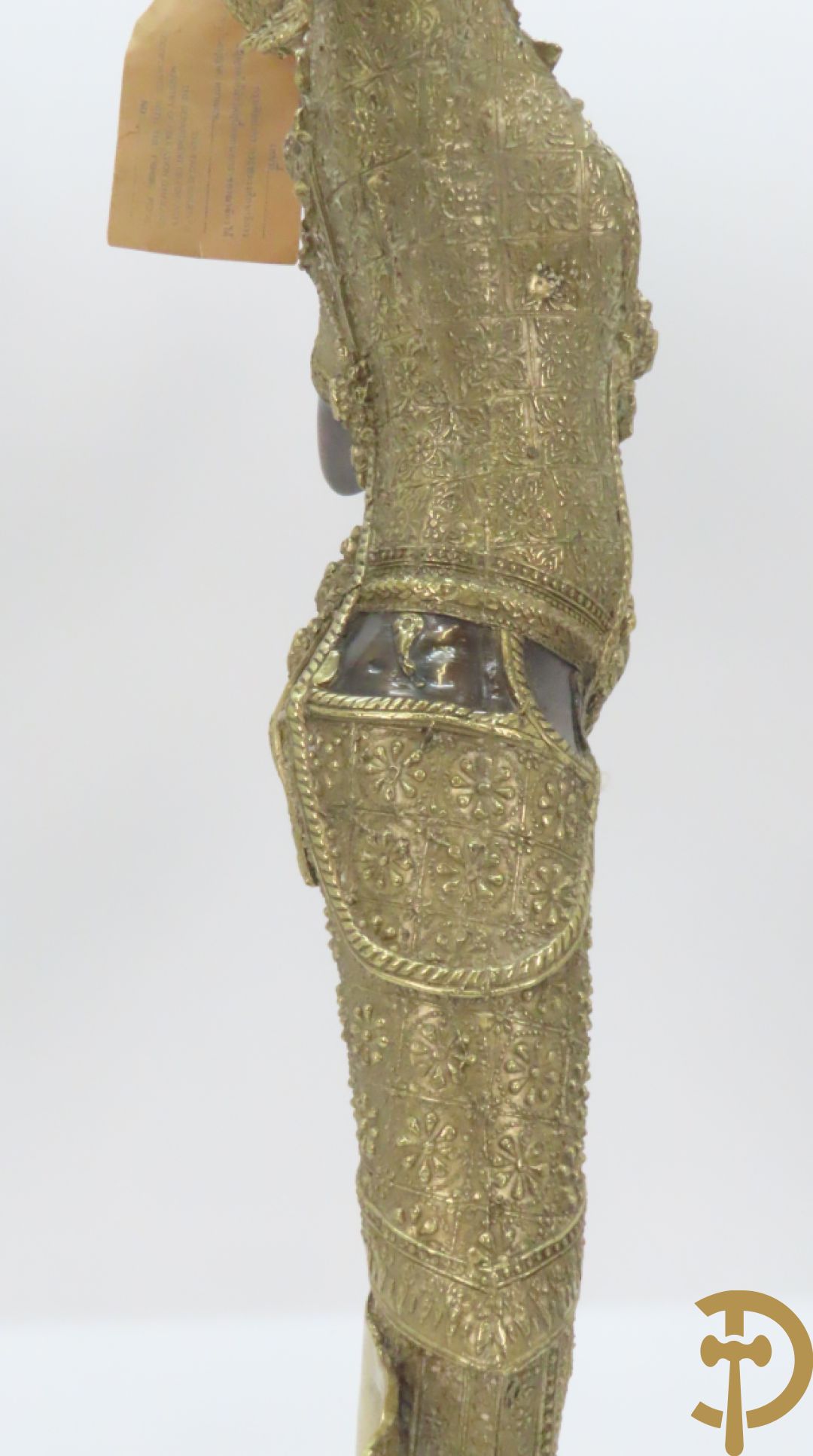 Twee staande koperen boedhistische figuren