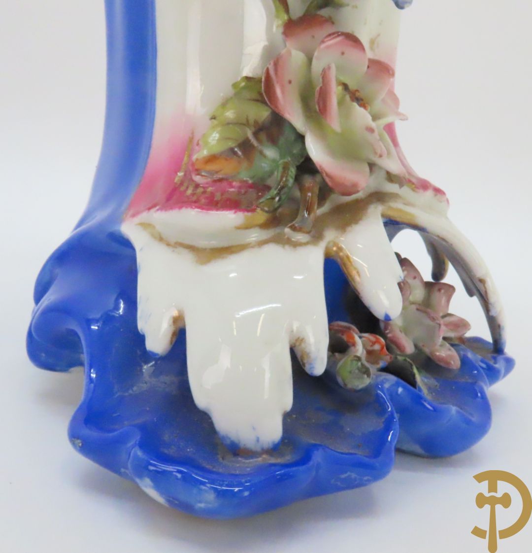 Paar Vieux Paris cornetvazen met rocailles, 19e