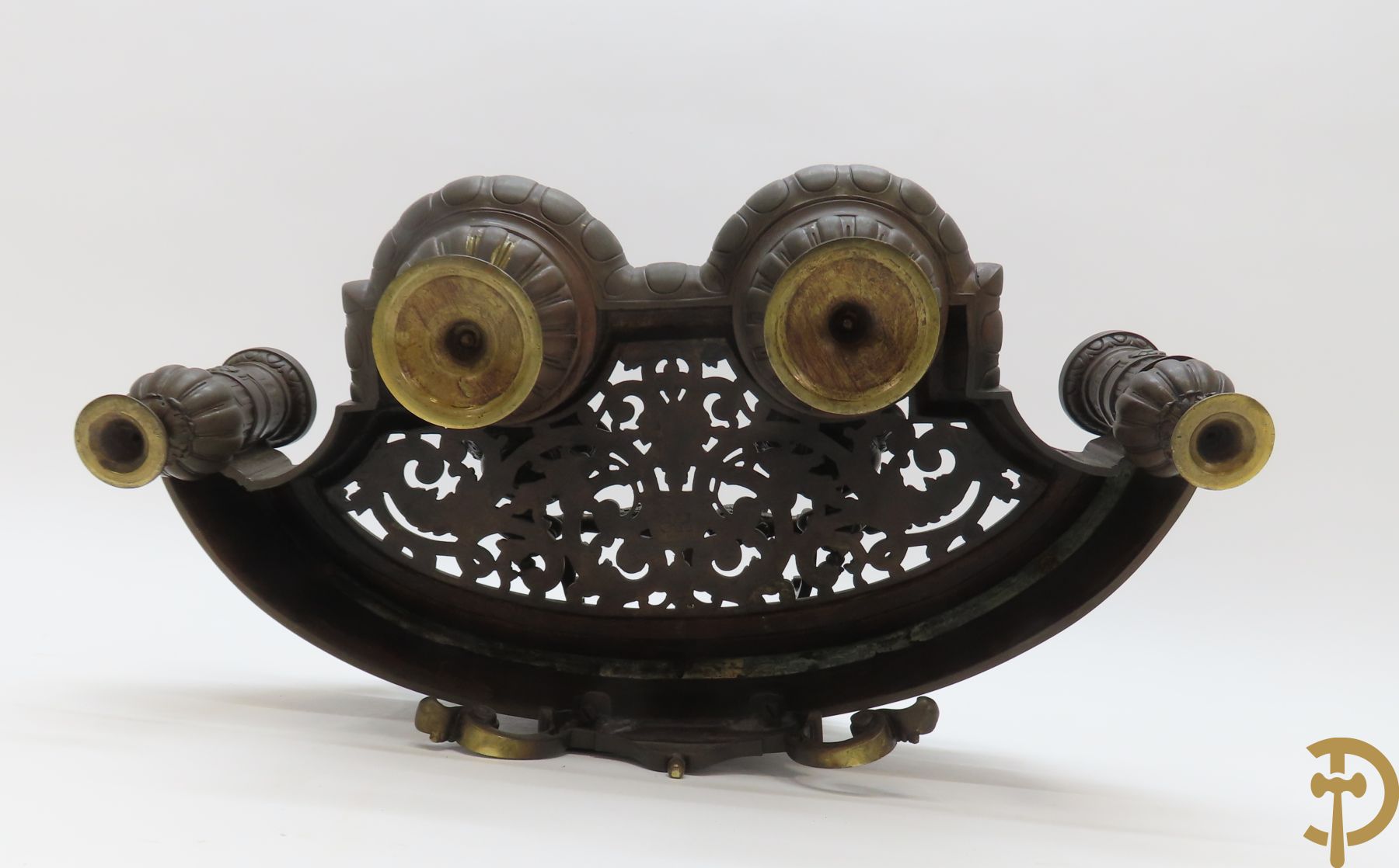 Bronzen Neo Renaissance inktstel met rocailles en bladmotieven