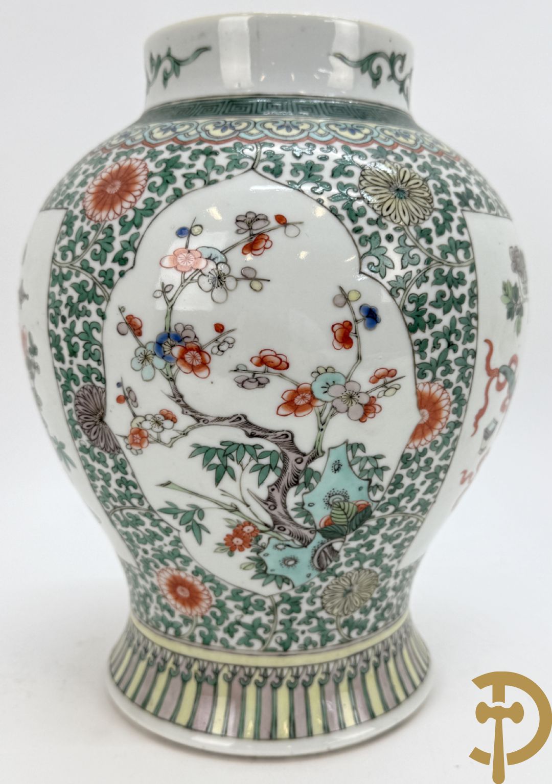 Chinese porseleinen dekselpotiche met bloemendecor