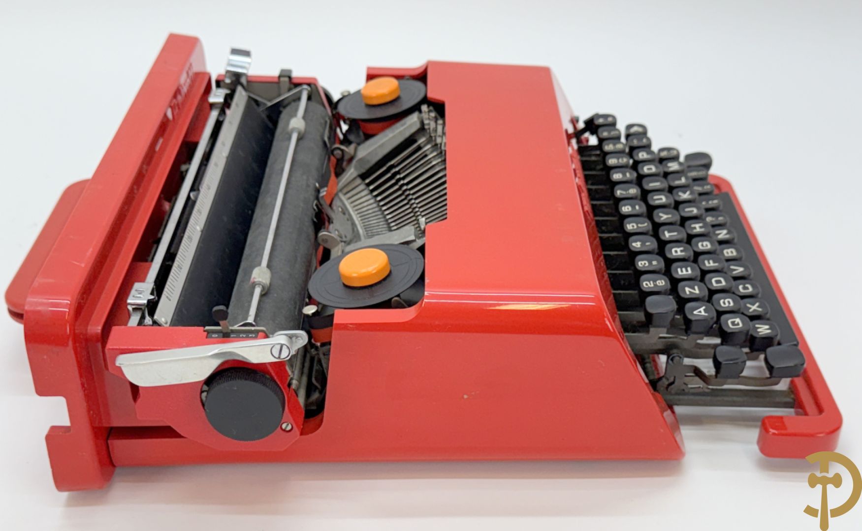 Typmachine in design plexi uitvoering door Olivetti 