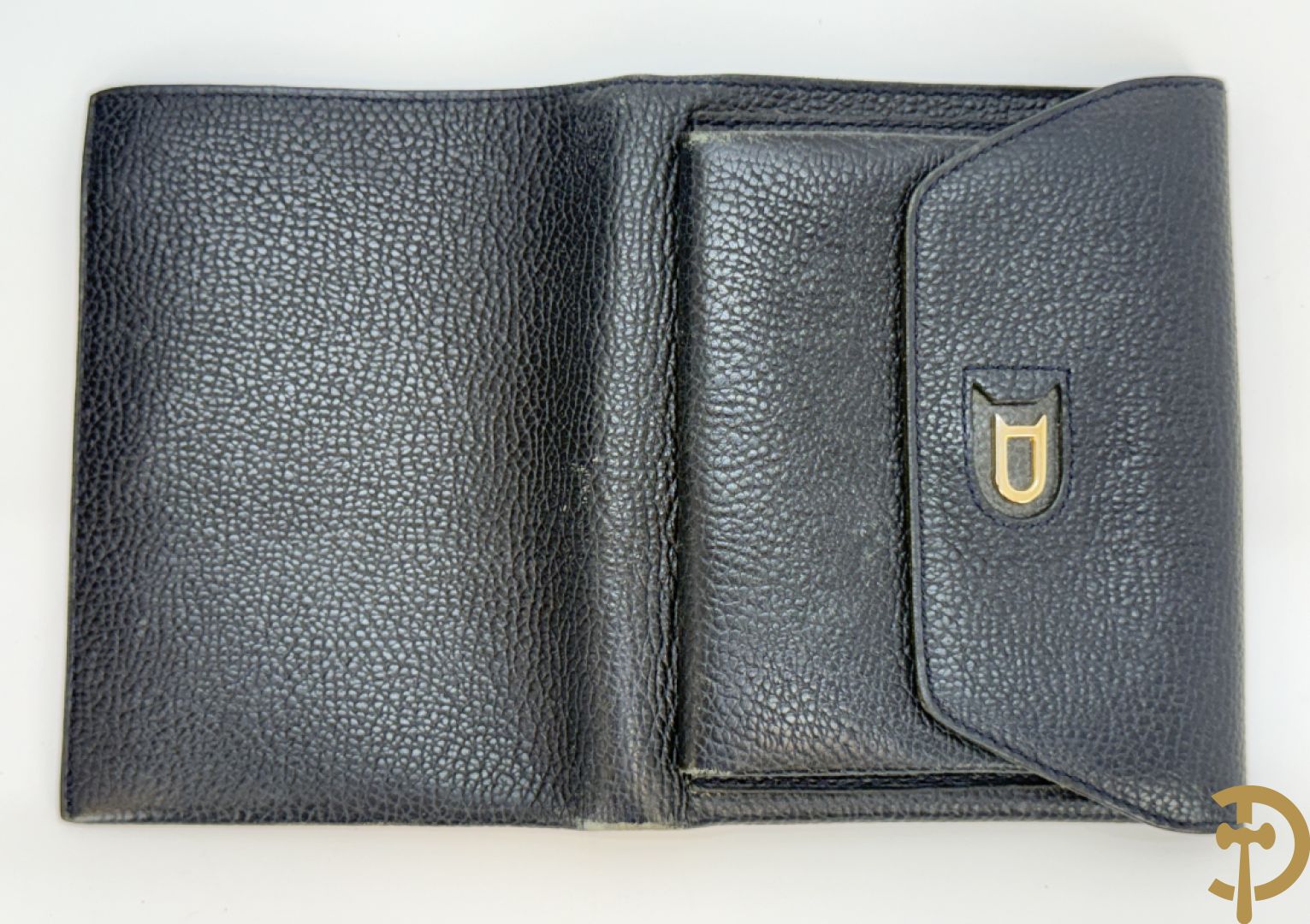 Blauw gekorreld lederen schoudertas model Le Calicot en openklapbare geldbeugel, Delvaux,