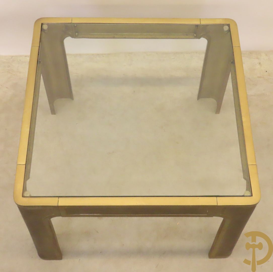 Koperen design bijzettafel met glazen blad en afgeronde hoeken