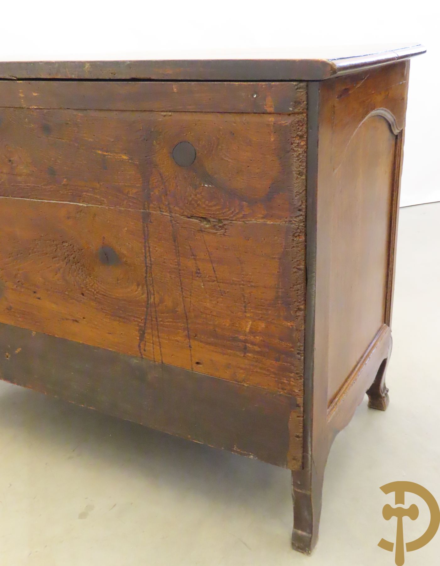 Notelaren orgelgebogen drieladencommode met afgeronde zijkanten, Louis XIV stijl