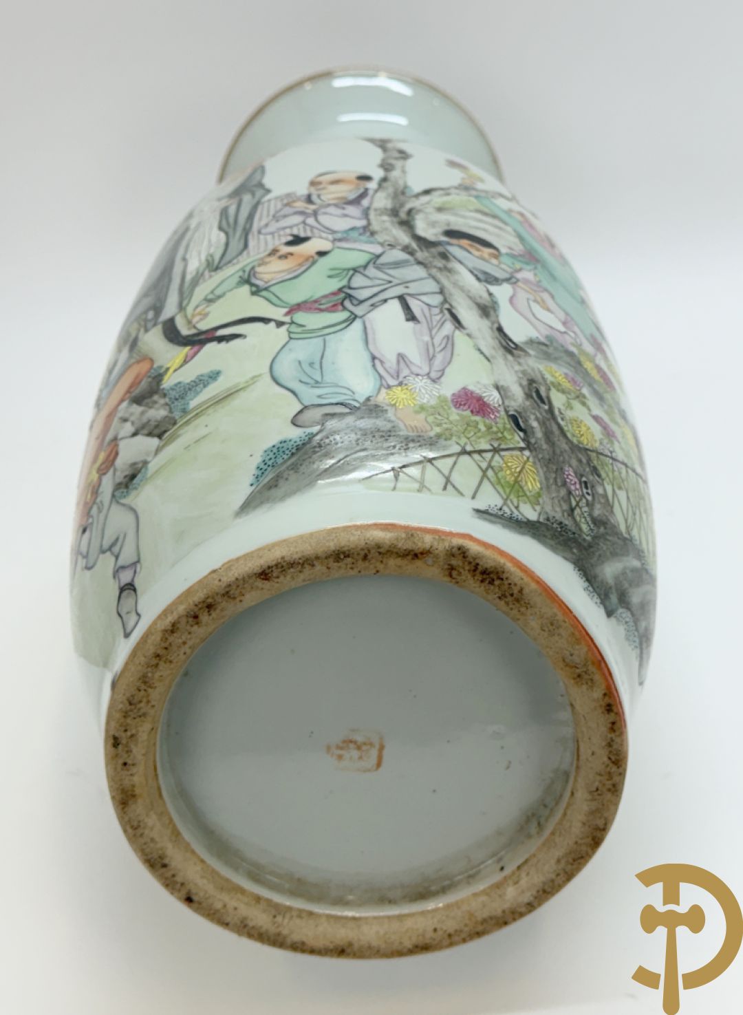 Chinese porseleinen vaas met decor van wijsgeer omgeven door kinderen