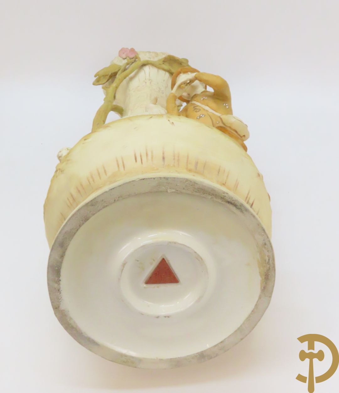 Paar Royal Dux vazen met herderpaar, gemerkt onderaan