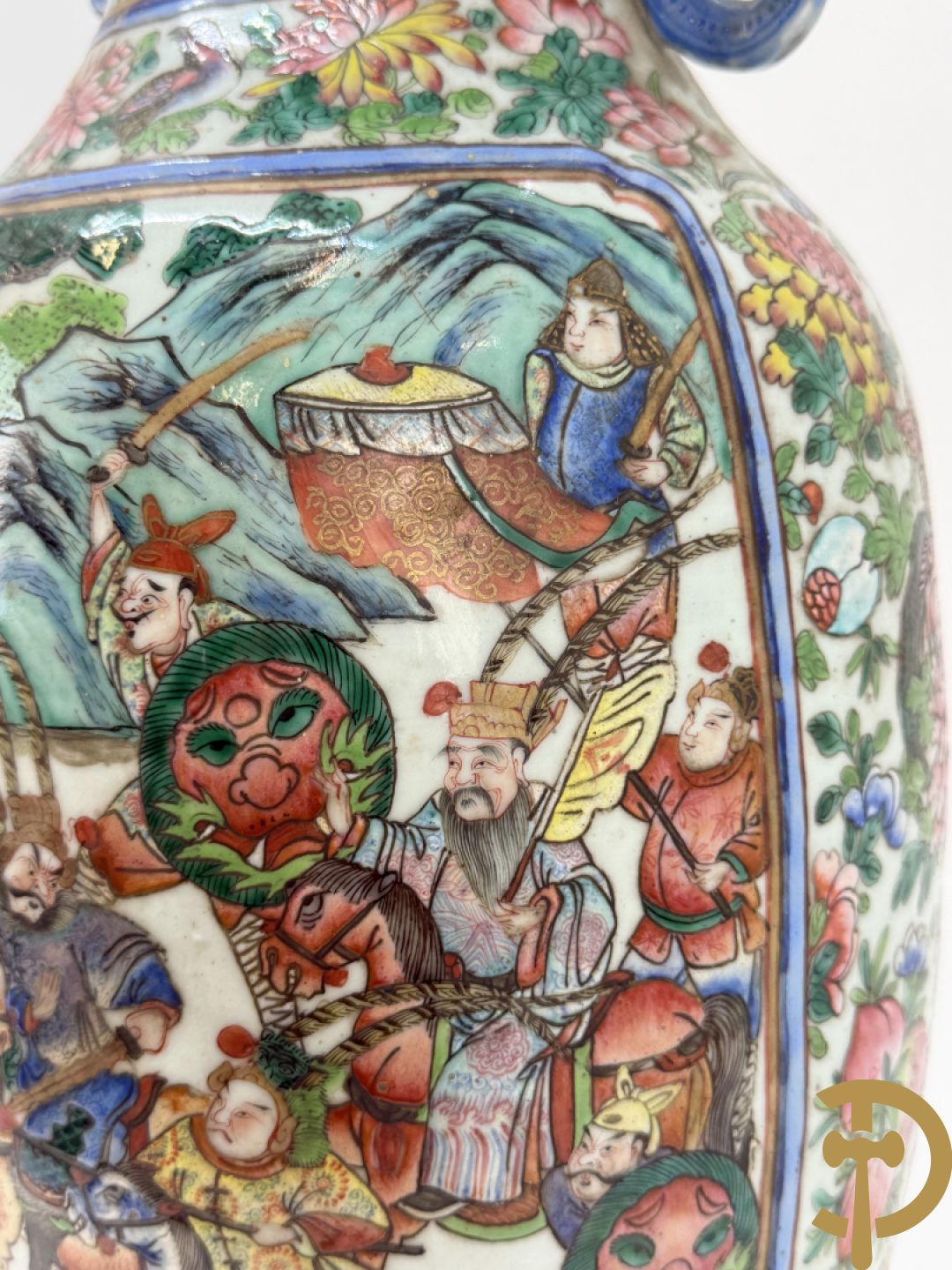 Chinese porseleinen vaas met geanimeerd krijgerdecor en vogeltaferelen