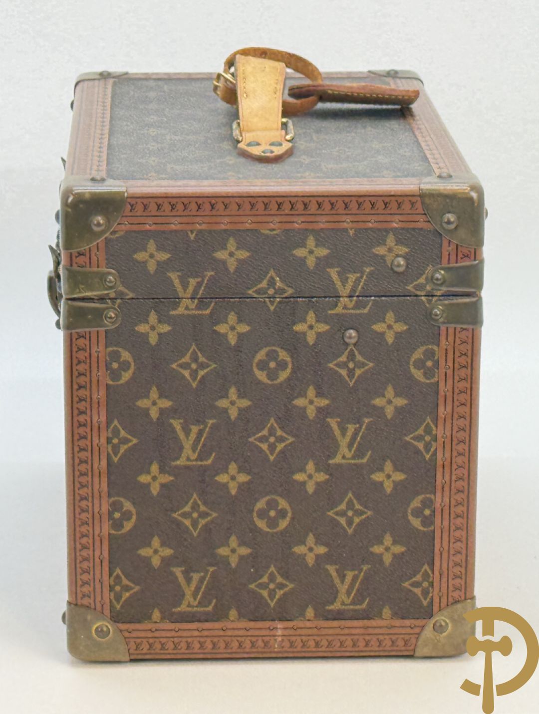 Louis Vuitton beauty case met verschillende vakjes en genummerd 948947
