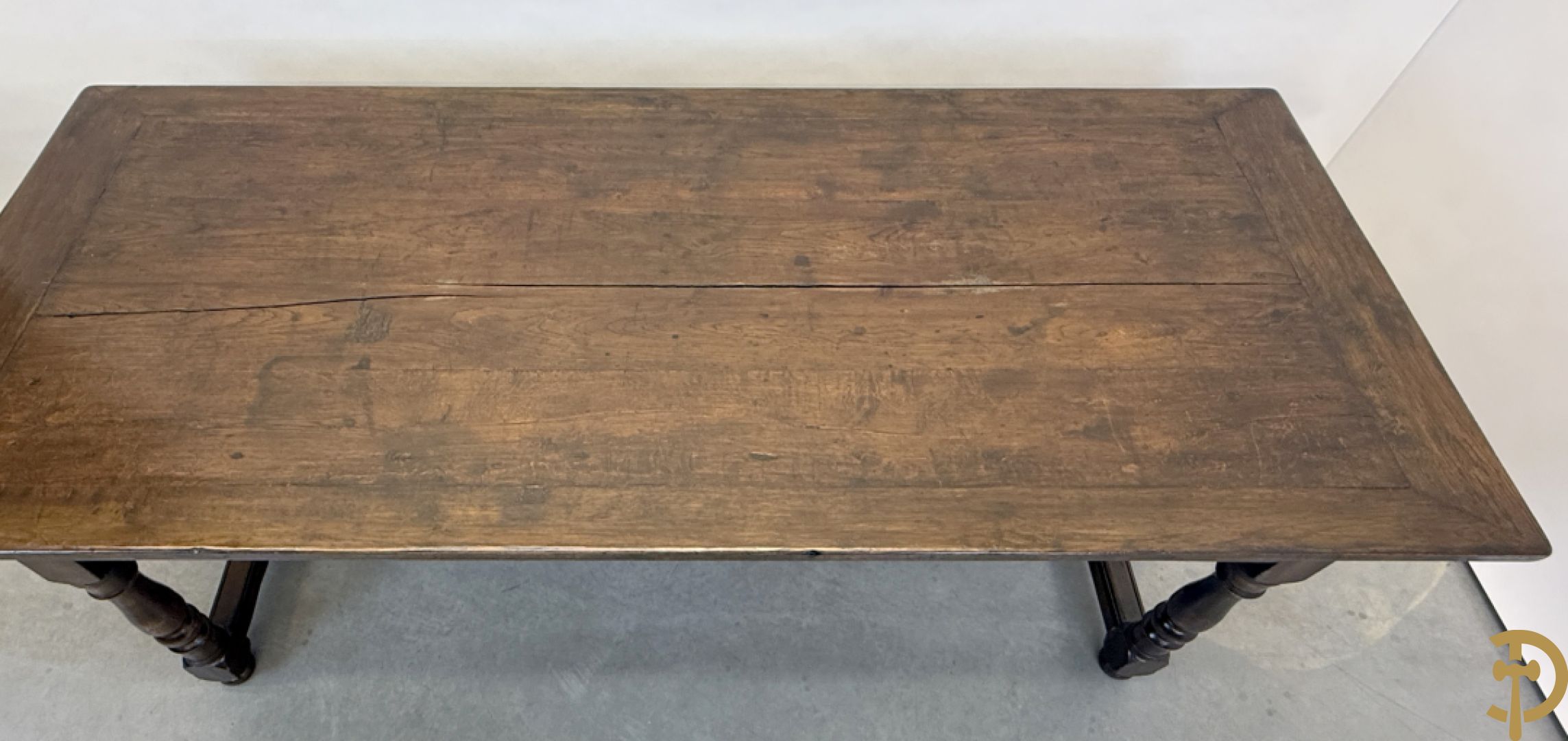 Massief eiken tafel op ballusterpoten