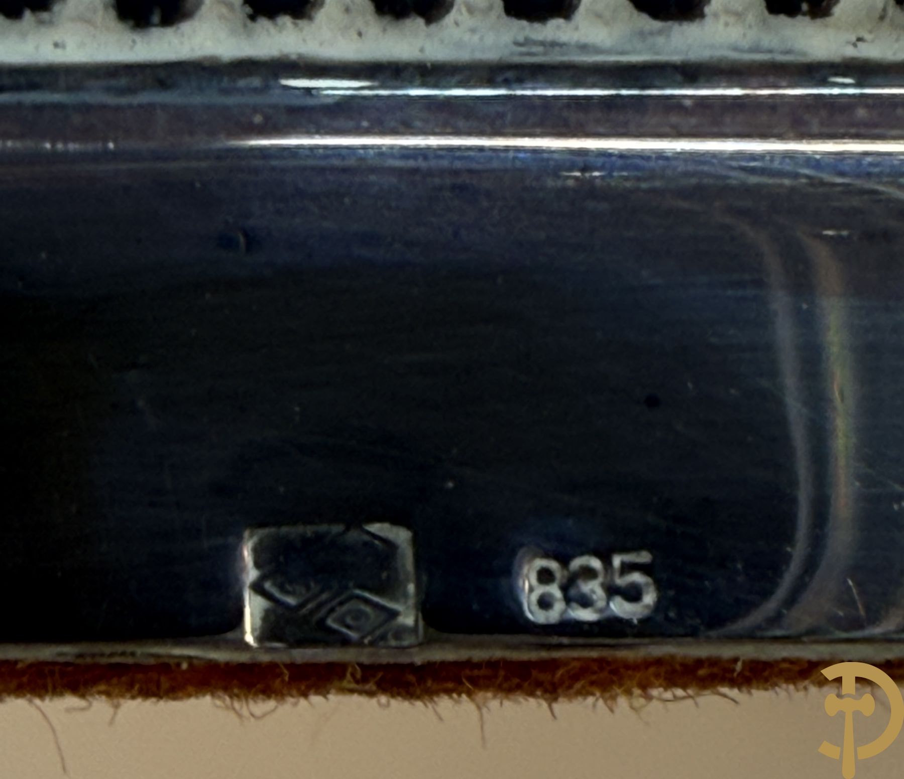 Massief zilveren kandelaar als lampadaire, 835 gemerkt, bezet met accanthusranken + 2 kleine massief zilveren kandelaars