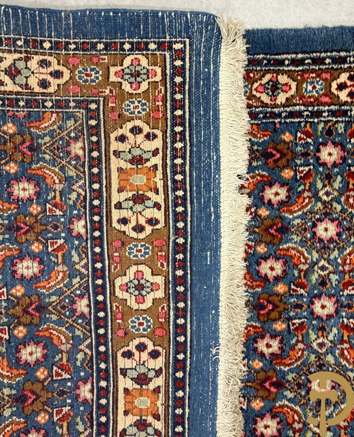 Twee oosterse handgeknoopte lopers