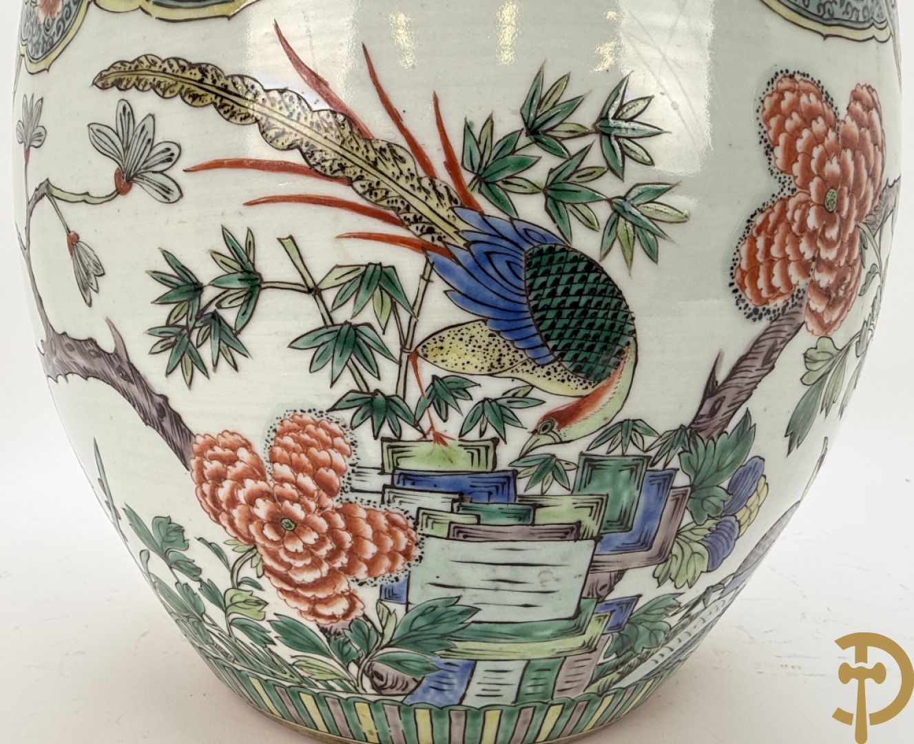 Chinese porseleinen cacheot met bloemen en vogeldecor