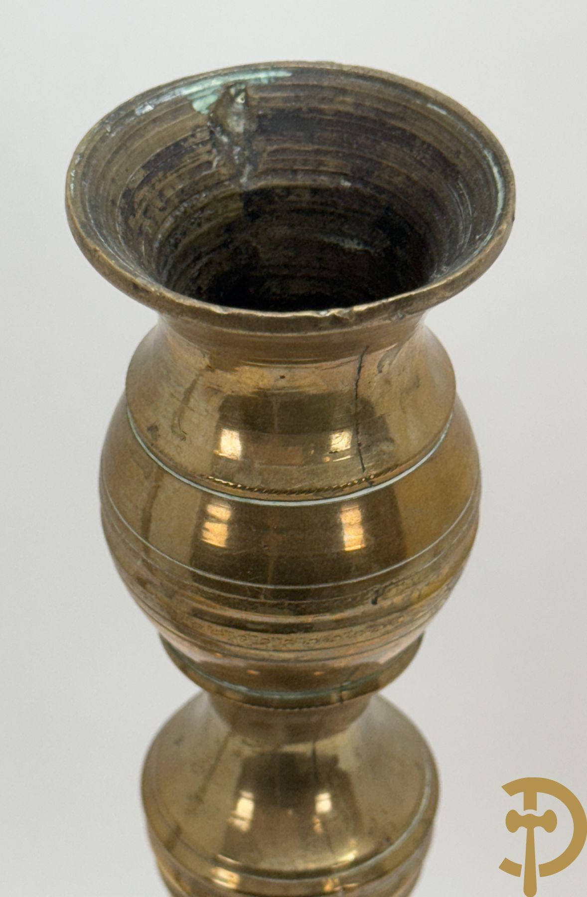 Paar antieke koperen kandelaars