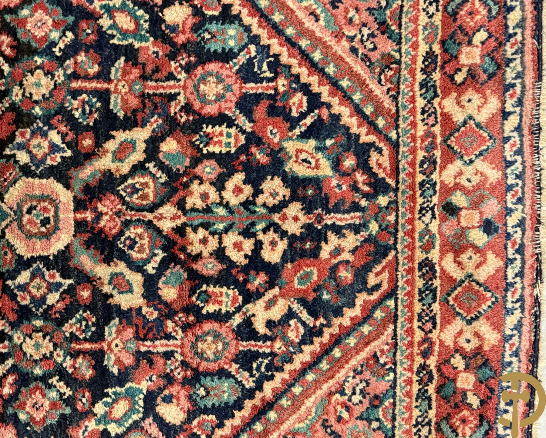 Drie oosterse handgeknoopte tapijten met blauwe fond