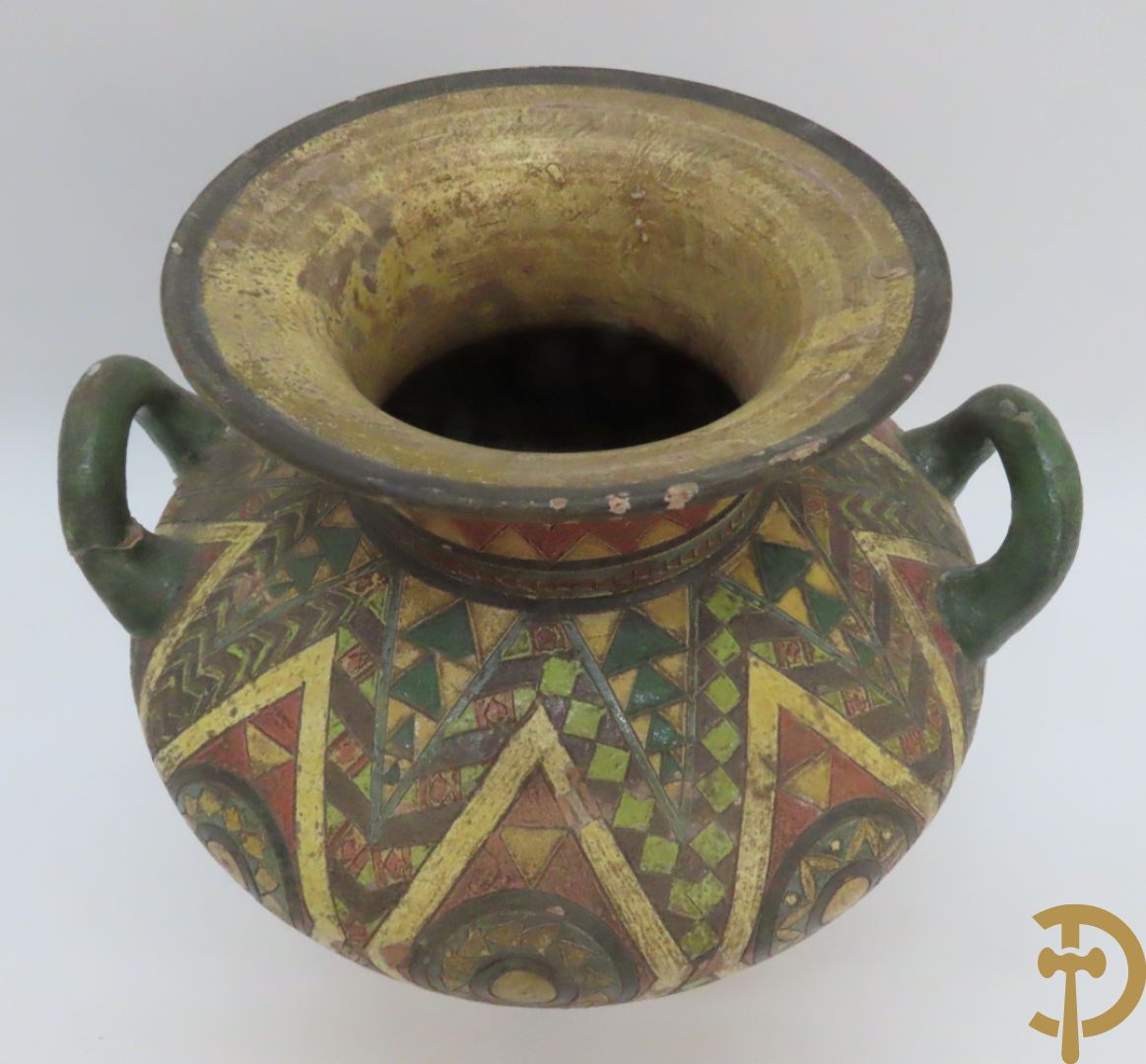 Vaas in terra cotta met geometrische motieven, Amfora, Grieks model, onleesbaar getekend onderaan