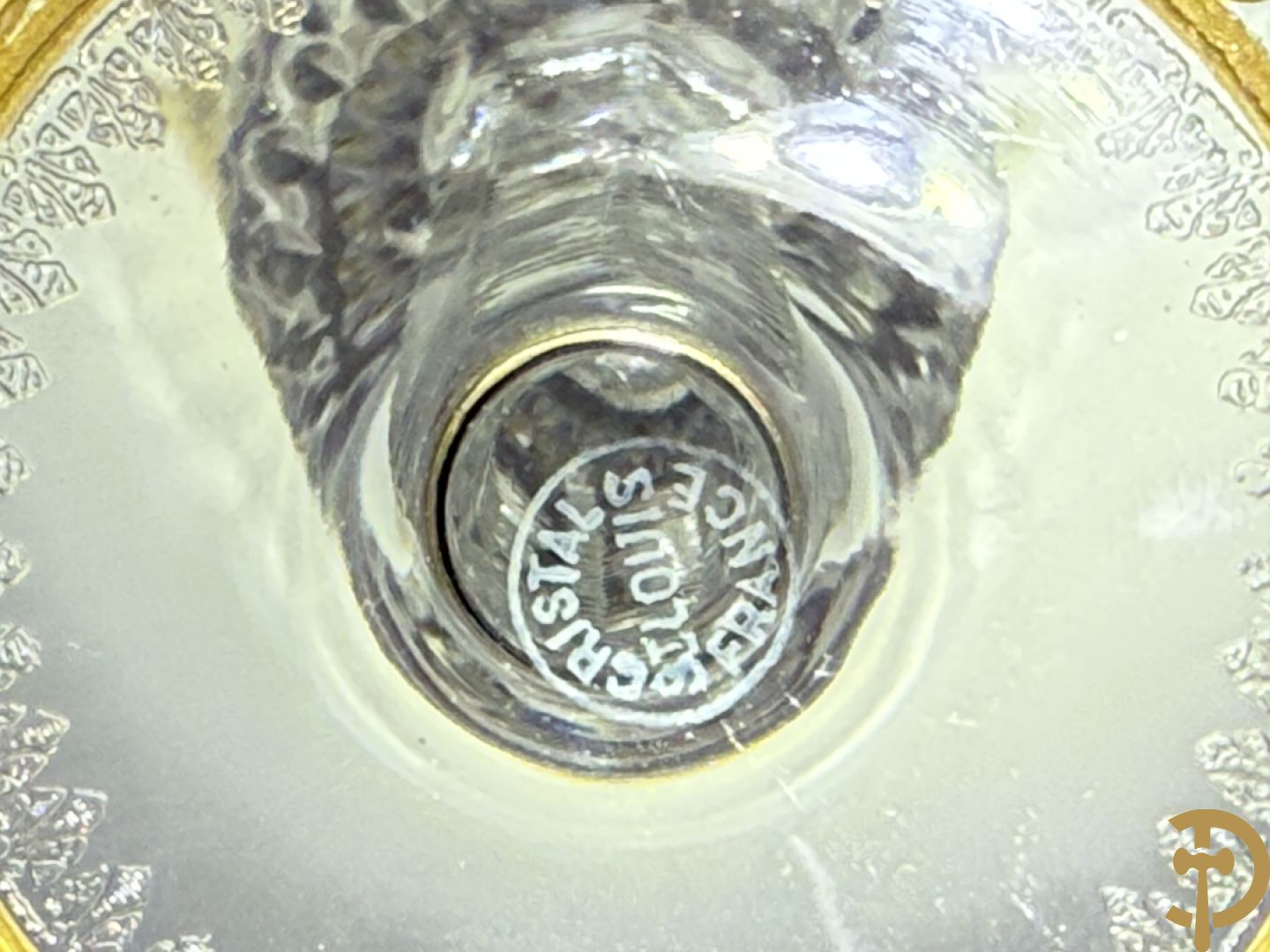 Zes fluitvormige kristallen champagne glazen met Thistle decor, cristallerie Saint Louis gemerkt