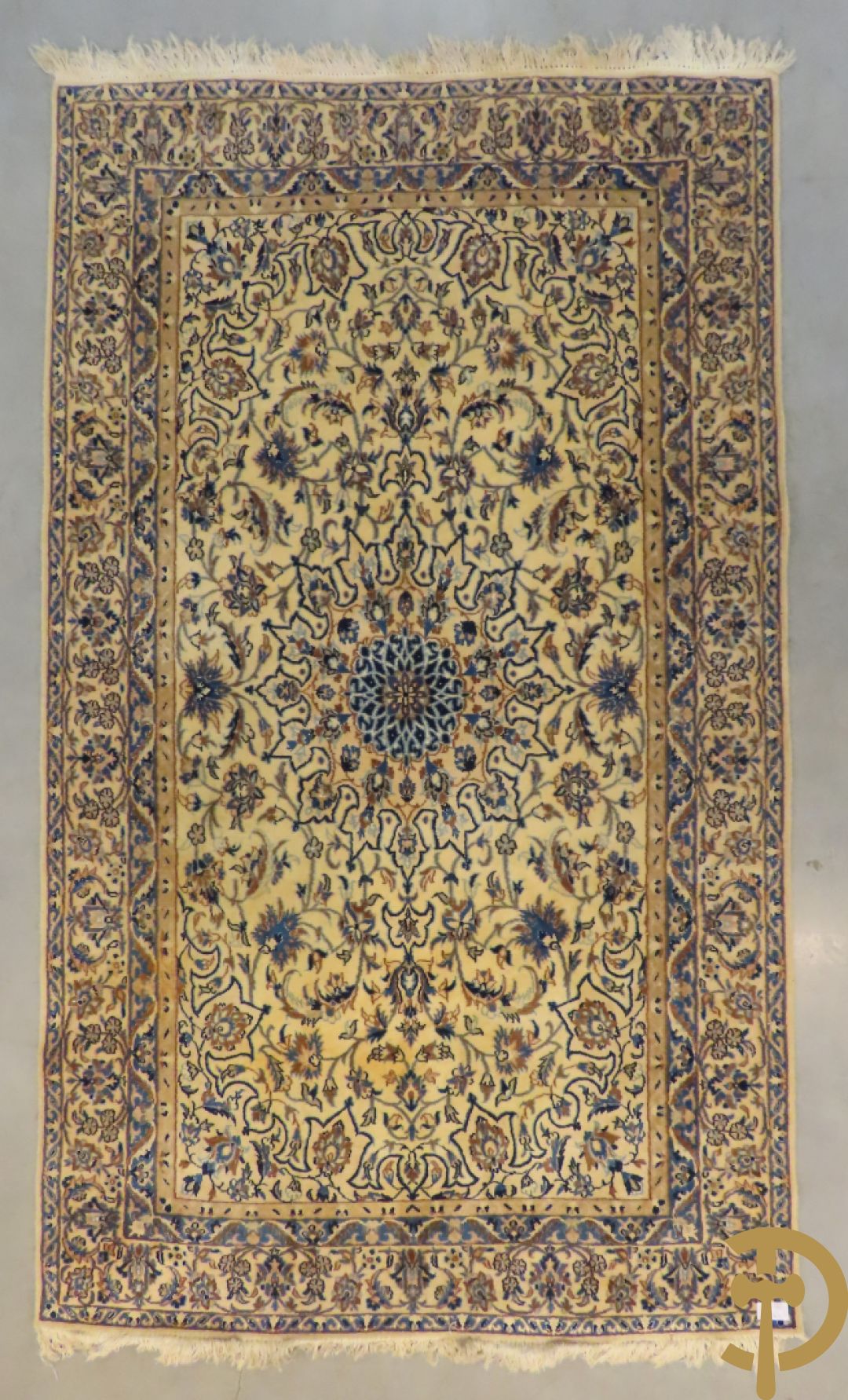 Oosters handgekonoopt tapijt Nain