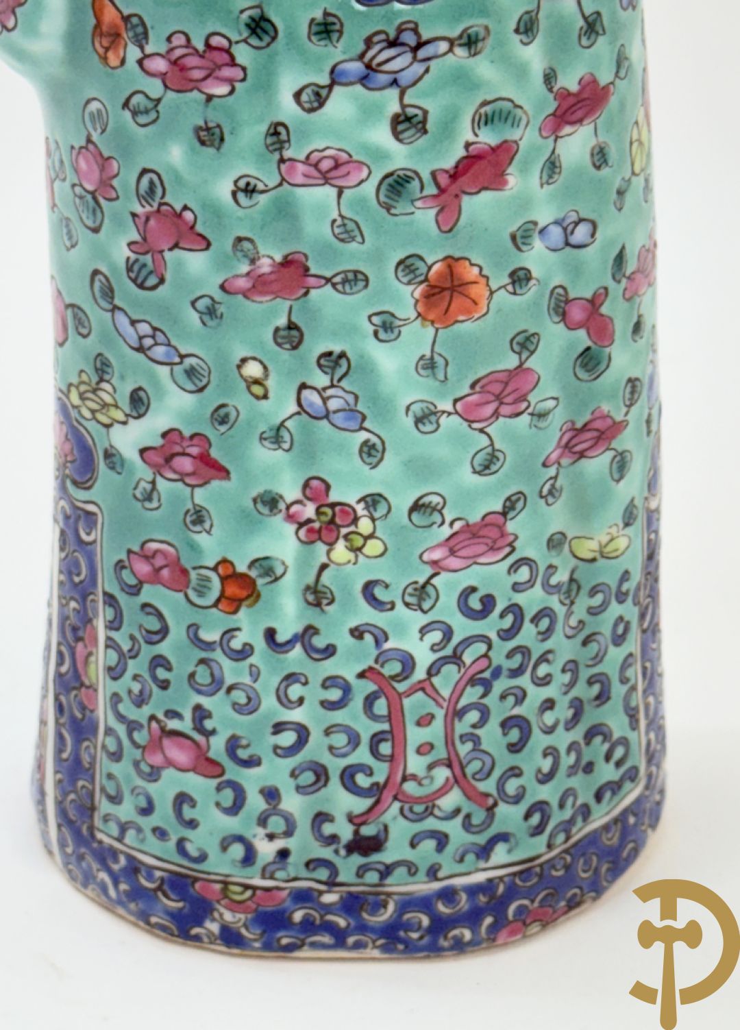 Chinese porseleinen wijsgeer met kind op de arm