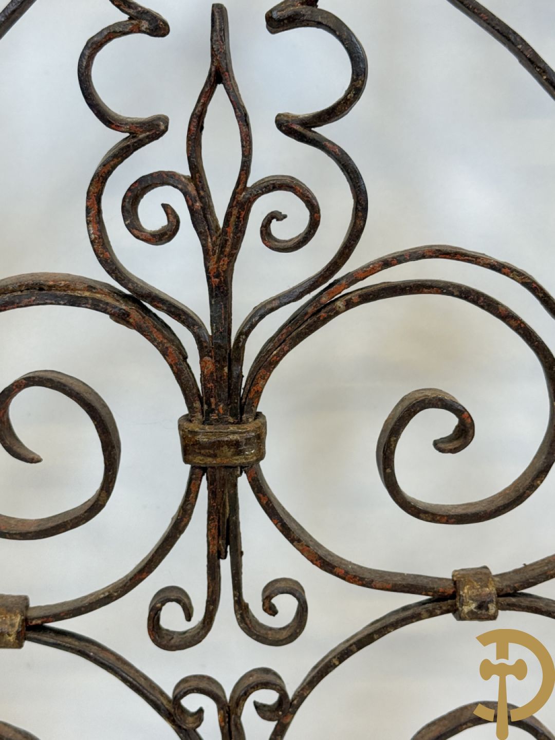 Tweedelig smeedijzeren raamvoorzetstuk