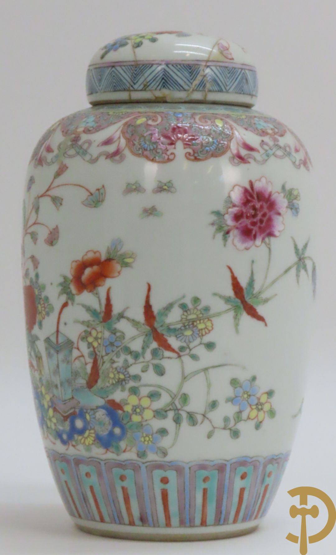 Chinese porseleinen dekselpotiche met bloemendecor