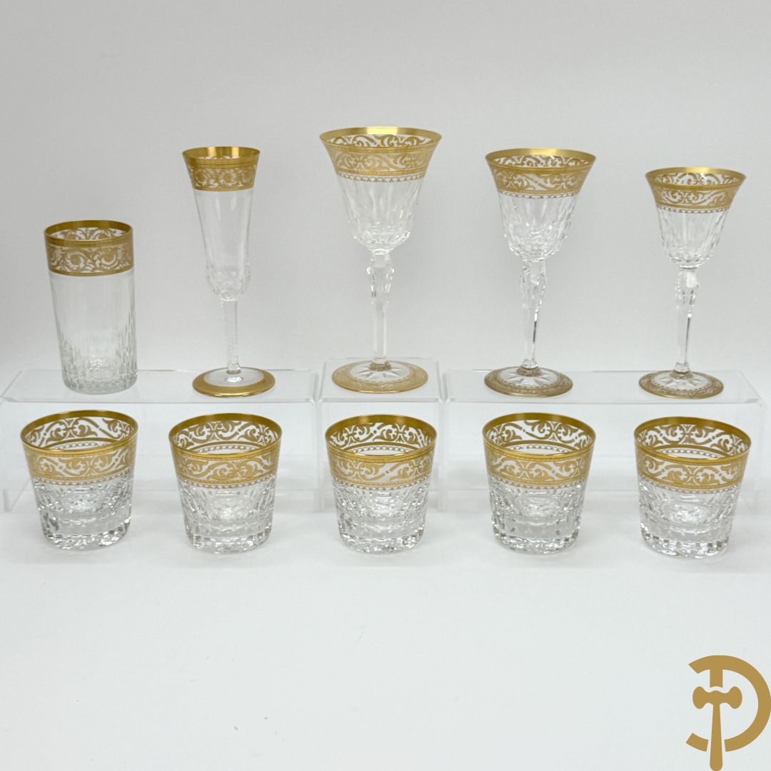 Set van 5 whiskey glazen, 1 waterglas, 1 witte wijnglas, 1 rode wijnglas, 1 champagnefluit en 
1 Longdrink glas, Saint Louis, model Thistle