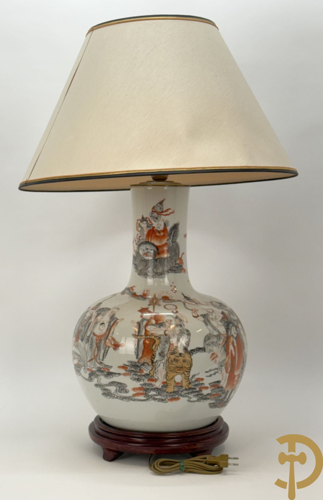 Chinese porseleinen vaas met handbeschilderde geanimeerde taferelen - als lampadaire omgebouwd